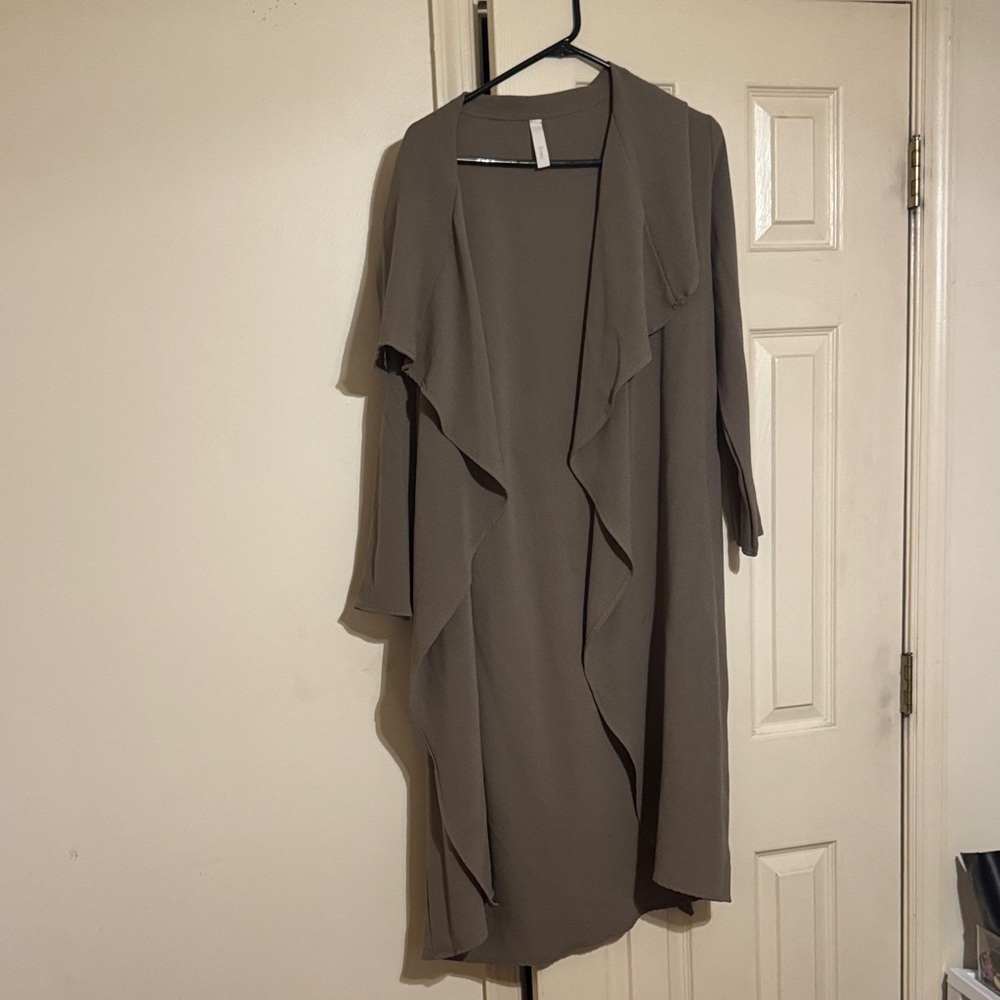 Chic Women's Cardigan in Taupe